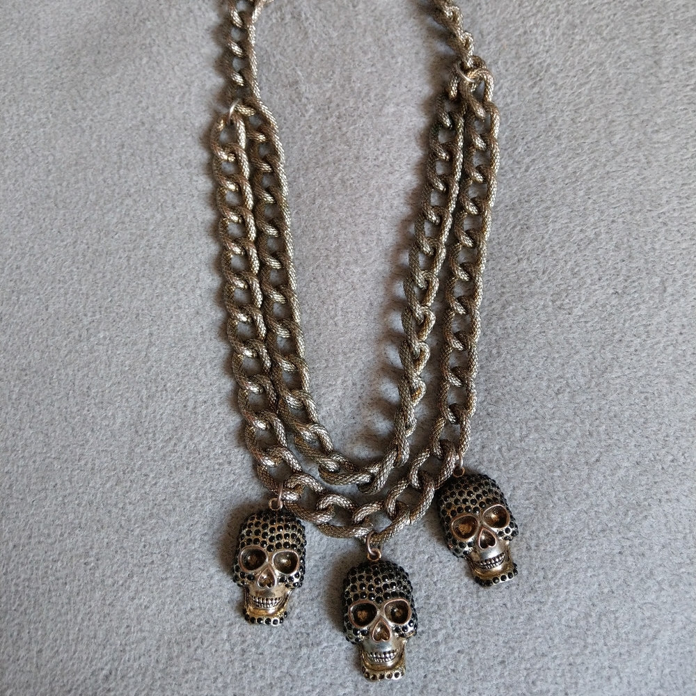 Chunky chains and skulls necklace